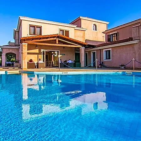 La Perla Hotel