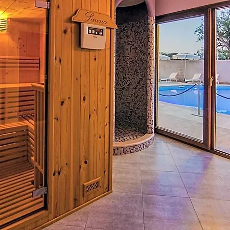 La Perla Hotel