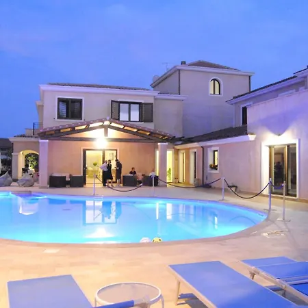 La Perla Hotel